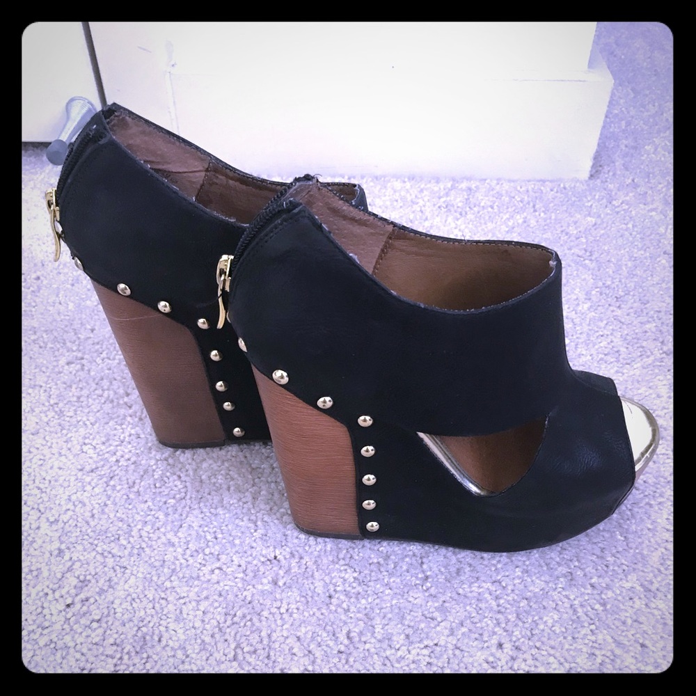 Chinese Laundry Wedges
